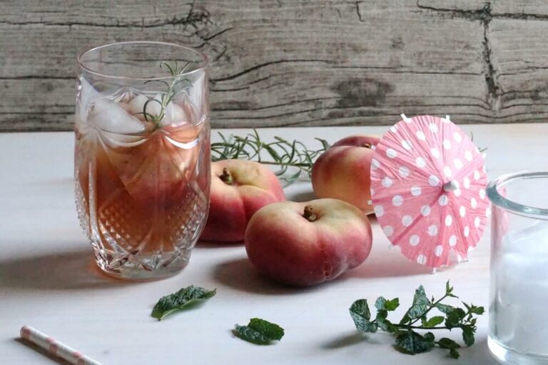 Homemade Bio-Eistee mit Pfirsich und Apfel | Rezept - Die kleine Botin