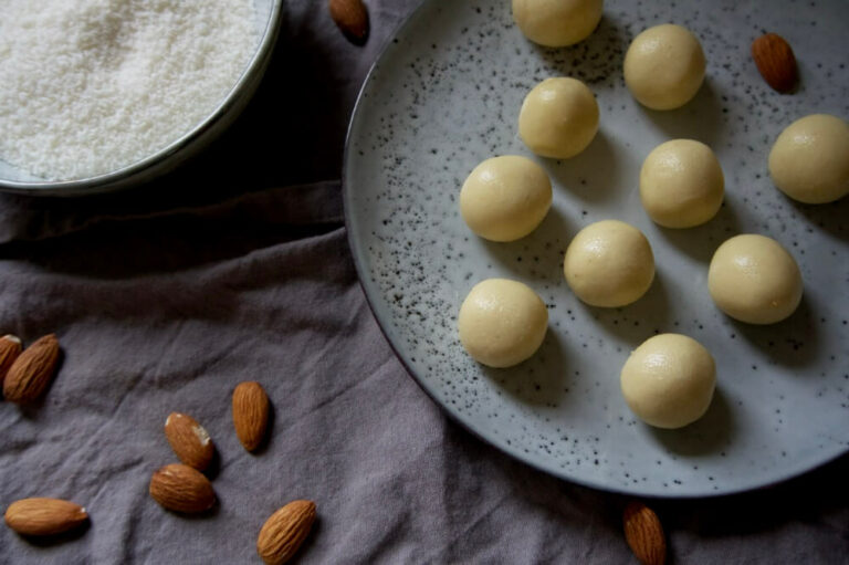 Kokoskugeln. Pralinen mit weisser Schokolade | Rezept - Die kleine Botin