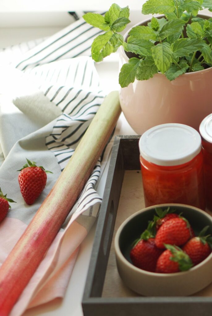 Rharbarber-Erdbeer-Sirup mit Ingwer - Die kleine Botin