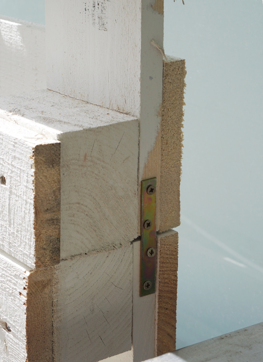 Palette als Pflanzenständer für Balkon oder Terrasse - Die kleine Botin