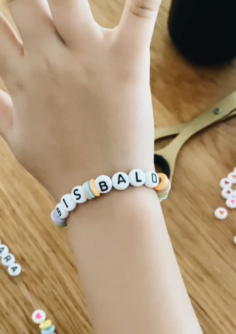 Abschiedsgeschenk vor den Ferien | Super einfaches DIY Armband aus Bügelperlen