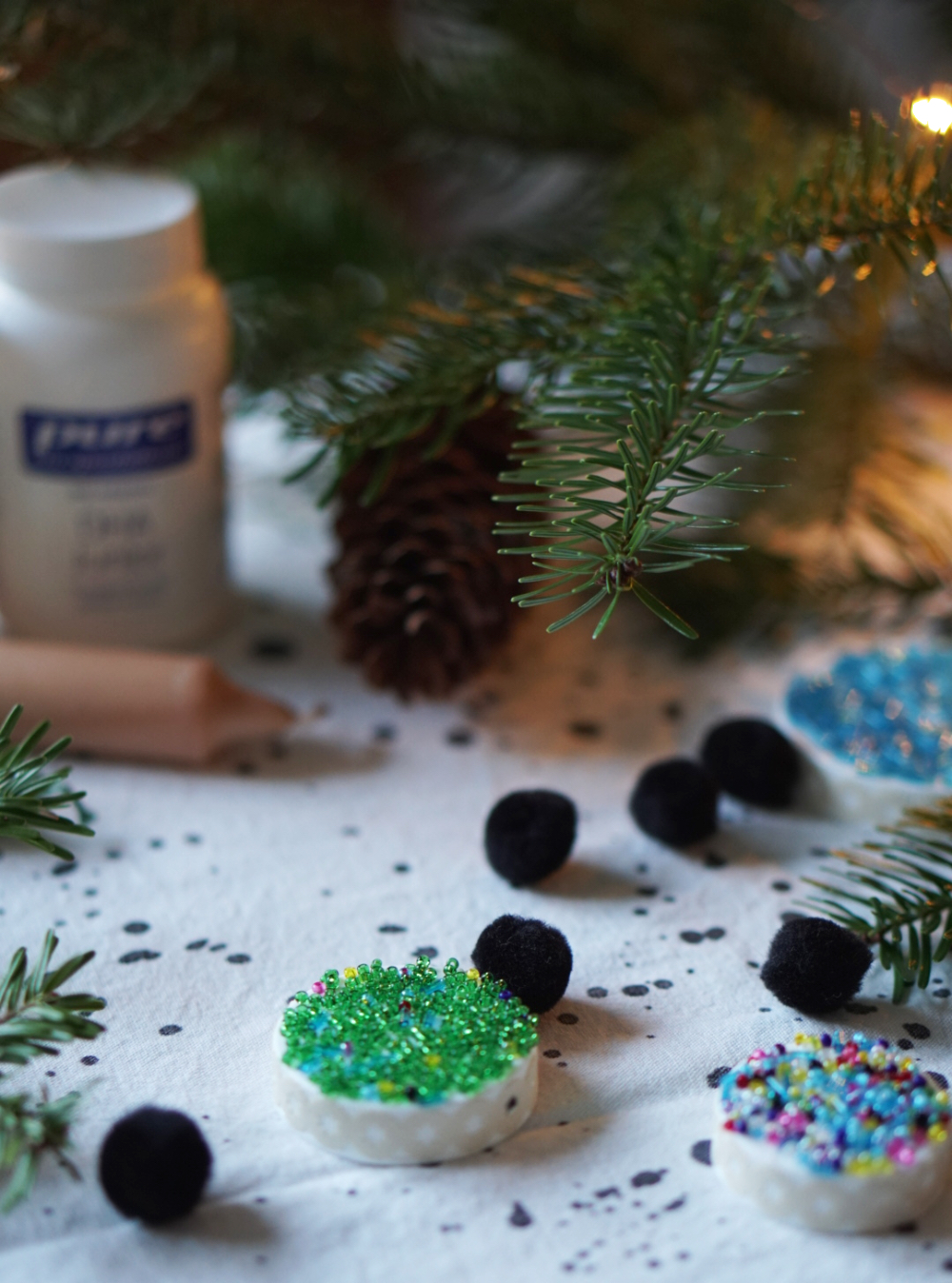 Weihnachtliche Deko mit Glam | Upcycling Idee aus Deckeln